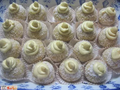 Bele rumove kroglice