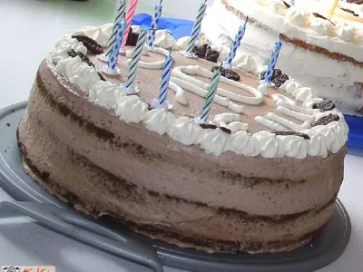 Najpreprostejša čokoladna torta z višnjami