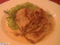 Fotografija recepta: Puranji zrezek z lisičkami in grahovim pirejem