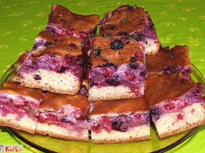 Pecivo z rdečim ribezom in borovnicami