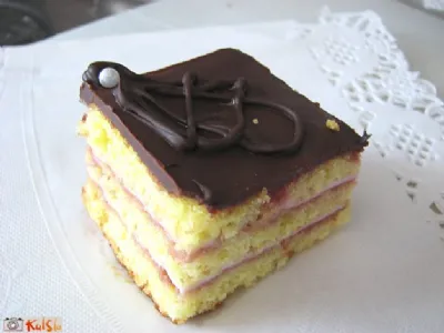 Biskvit s kislo smetano