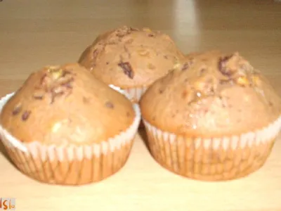 Mafini z belo in črno čokolado