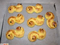 Fotografija recepta: Žafranovo pecivo z rozinami