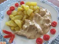 Fotografija recepta: Piščančji file v najboljši smetanovi omaki in s pečenim krompirjem