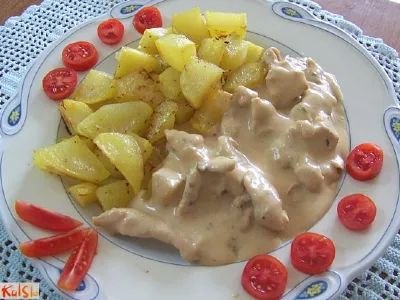 Piščančji file v najboljši smetanovi omaki in s pečenim krompirjem