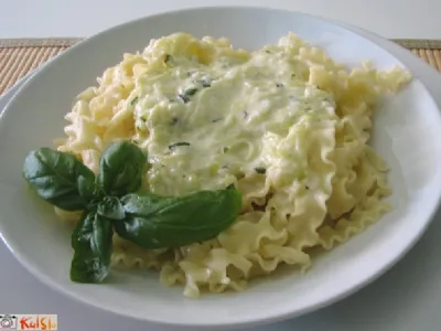 Testenine z bučkami v smetanovi omaki