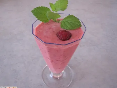 Jogurtov napitek z malinami