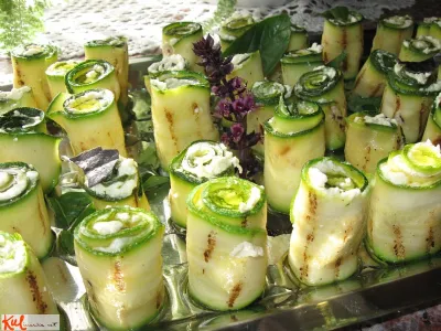 Bučkini zvitki s sirom in baziliko