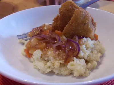 Kus kus z ananasovo omako in piščancem