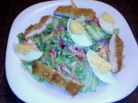 Fotografija recepta: Kraljevska solata z jogurtovim prelivom