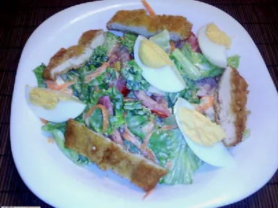 Kraljevska solata z jogurtovim prelivom