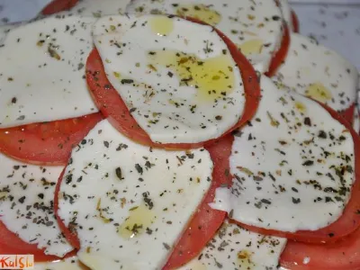 Paradižnik z mozzarelo