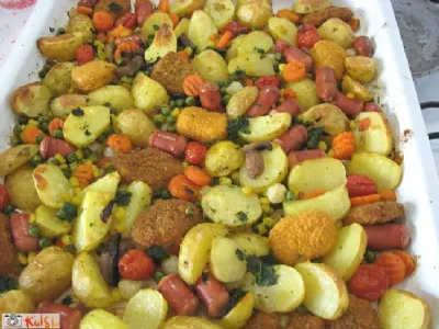 Pisana ponev z mladim krompirjem