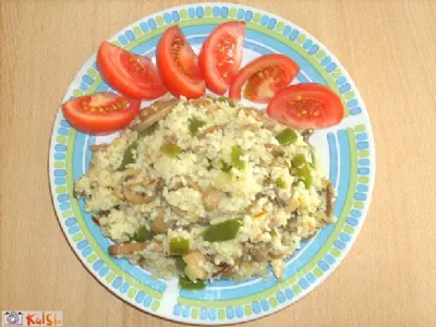 Kuskus s papriko in gobami