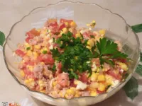 Fotografija recepta: Solata s koruzo, tuno rio mare in paradižnikom