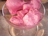 Fotografija recepta: Malinov sladoled z mascarponejem in smetano