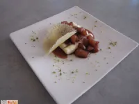 Fotografija recepta: Parmezanova krema s hruškami in sirupom iz rdečega vina