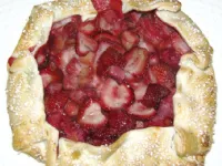 Fotografija recepta: Pita z jagodami in rabarbaro