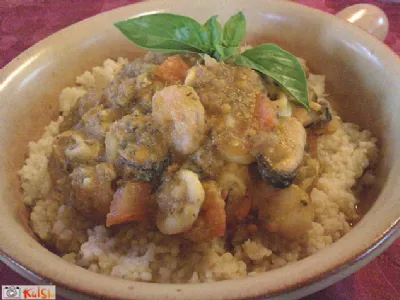 Kuskus z morskimi sadeži