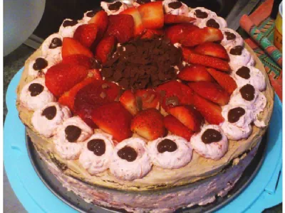 Čokoladna torta z jagodami