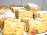 Fotografija recepta: Jogurtovo pecivo s kandiranim sadjem in mletimi orehi