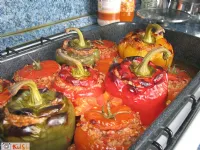 Fotografija recepta: Grške polnjene paprike in paradižniki - yemista