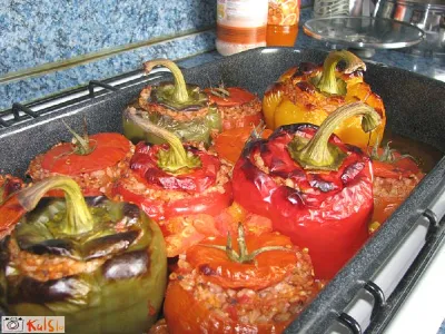 Grške polnjene paprike in paradižniki - yemista