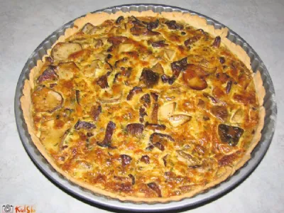 Slana pita z jurčki in lisičkami