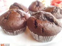 Fotografija recepta: Muffini z višnjami, jogurtom in kakavom