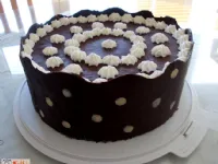 Fotografija recepta: Čokoladni plašček za torte s pikami