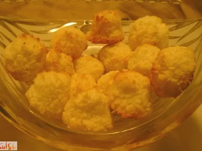 Enostavni kokosovi poljubčki