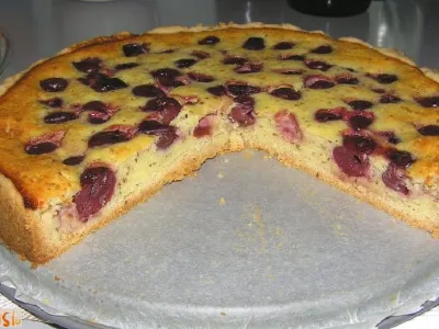 Skutna torta z višnjami