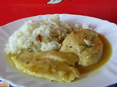 Piščančji file z gobovo omako