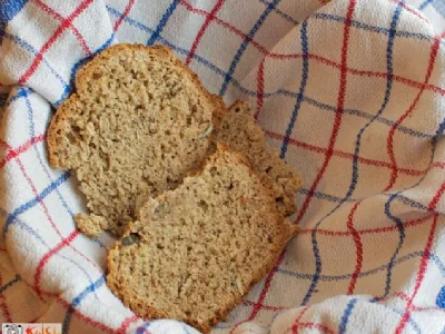 Kruh z orehi in sodo