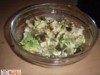 Fotografija recepta: Solata z oreščki, rozinami in ingverjem