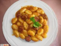 Fotografija recepta: Golaž iz domačih suhih klobas