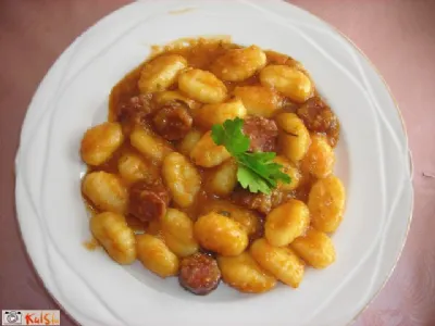 Golaž iz domačih suhih klobas