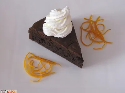 Čokoladni kolač z okusom pomaranče