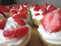 Fotografija recepta: Mala jagodna mascarpone tortica