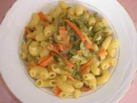 Fotografija recepta: Testenine s šparglji, bučkami in korenčkom