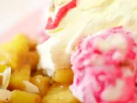 Fotografija recepta: Karameliziran ananas s sladoledom