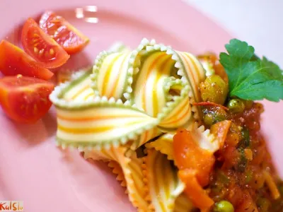 Italijanske testenine v pekoči paradižnikovi omaki