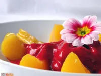 Fotografija recepta: Breskov kompot z malinovim sorbetom