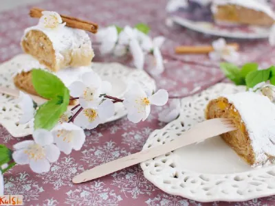 Jabolčni štrudelj s suhimi marelicami