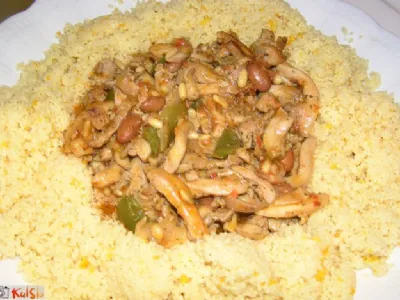 Pomarančni kuskus s piščančjo omako