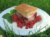 Fotografija recepta: Jogurtove rezine z gozdnimi sadeži