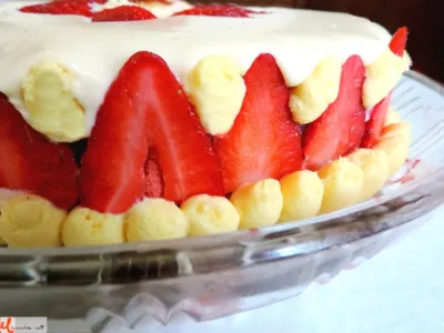 Jagodna torta s skuto in kokosom