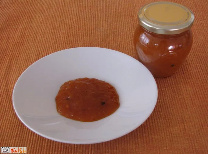 Pikantna marelična marmelada (marelični chutney)