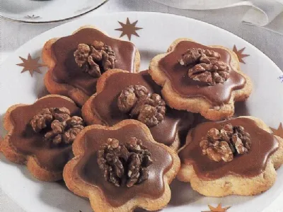 Kavni piškoti z orehi