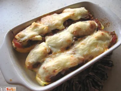 Z zelenjavo polnjene bučke